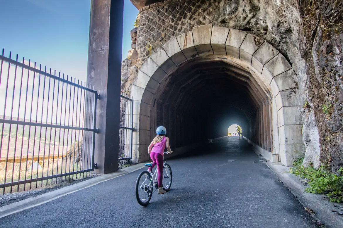 Mosier Twin Tunnels trail in Oregon