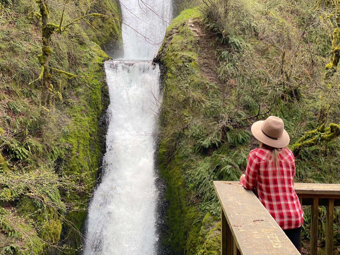 Bridal Veil Falls hike in Oregon
